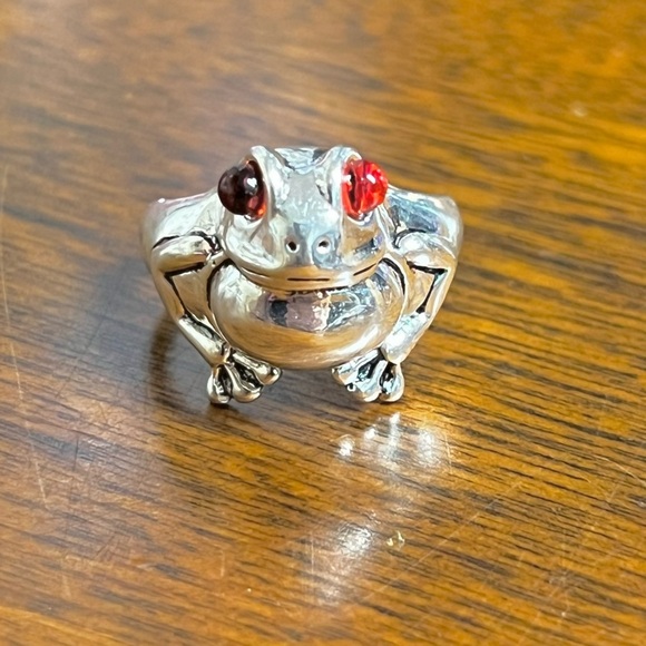 Our last one -Fat Frog Ring 925 stamped red eyes cute webbed feet - Picture 7 of 9